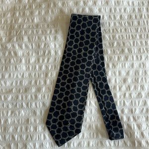 Vintage Valentino 100% silk tie. Perfect condition